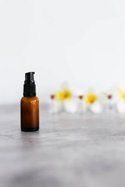 Amber Skincare Bottle Flowers Background Concept Natural Beauty Organic Ingredients — Foto de Stock