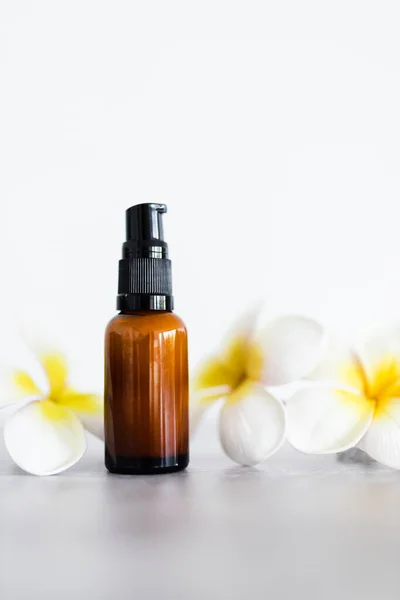 Amber Skincare Bottle Flowers Background Concept Natural Beauty Organic Ingredients — Foto de Stock