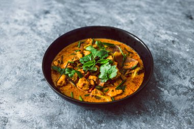 vegan broccoli tofu and onion curry with fresh coriander and herbs as topping, healthy plant-based food recipes