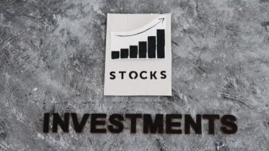 Yatırım seçenekleri ve zenginlik kavramsal imaj oluşturma, altında Opportunity metni bulunan borsa simgesi