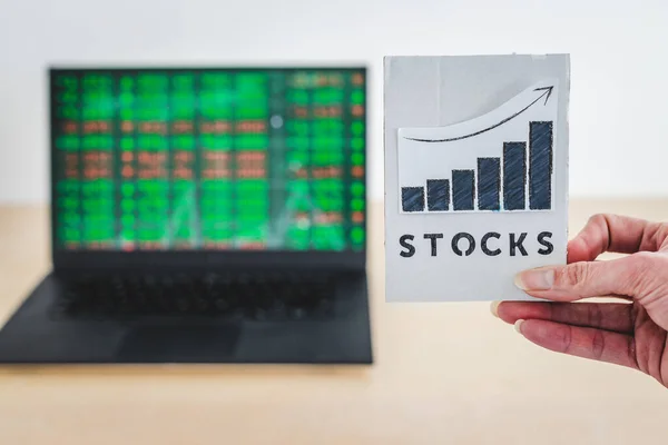 Concept Trading Stocks Online Chart Stock Text Front Computer Screen — Foto Stock