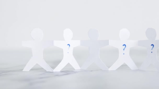 Staff Shortages Hiring Personnel Conceptual Image Paper People Chain Question — Stok video