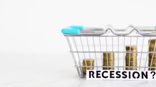 Рост Цен Рост Концепции Инфляции Текстом Рецессии Перед Корзиной Покупок — стоковое видео