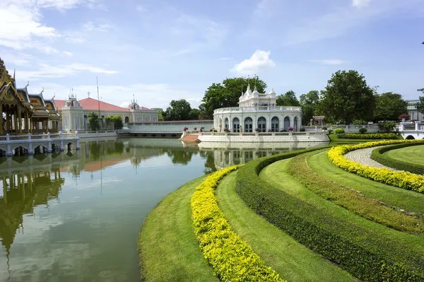 Tailandês palácio de verão bang pa em . — Fotografia de Stock