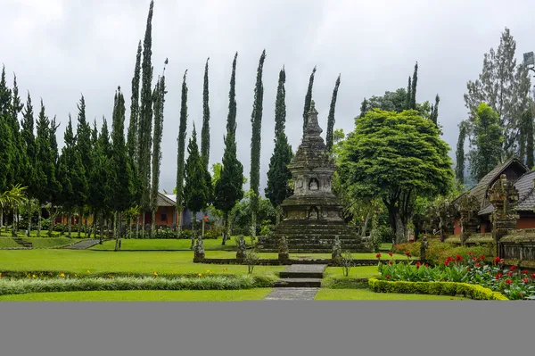 Pagode Gartenblick in pura ulun danu bratan, bali — Stockfoto