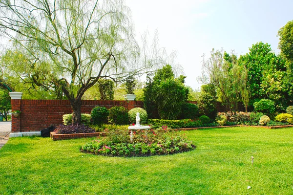 Jardín Inglés vista en el parque . Imagen De Stock