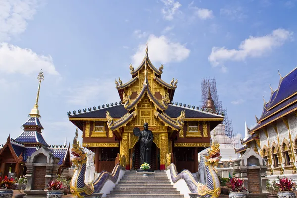 Khuba htuang standbeeld in wat banden, chiangmai, thailand — Stockfoto