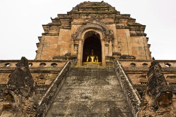 Statue de Budha à Wat Chedi Lung — Photo