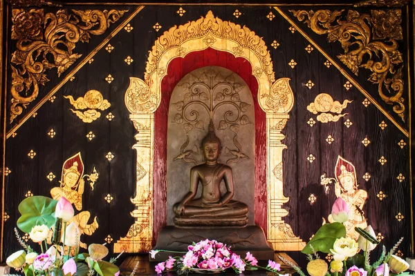 Standbeeld van Boedha in Noord-thailand — Stockfoto