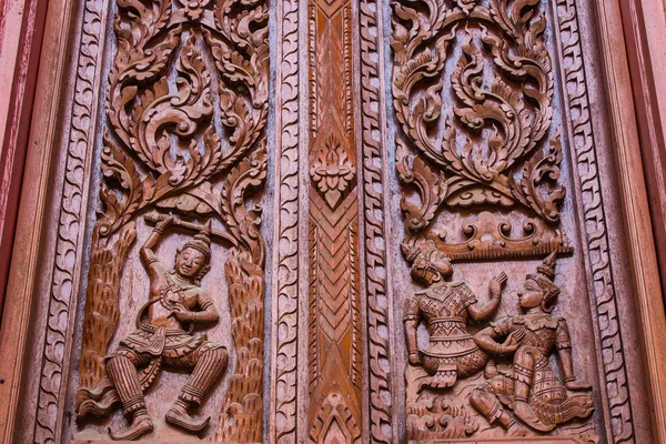 Ornamento finestra di legno del tempio thailandese a Chiangmai, Thailandia — Foto Stock