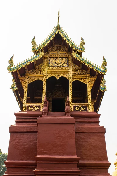 Ubosot en wat Phra Que Haripunchai —  Fotos de Stock