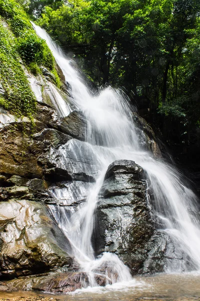 Tad Mork Vandfald i Maerim, Chiangmai Thailand - Stock-foto