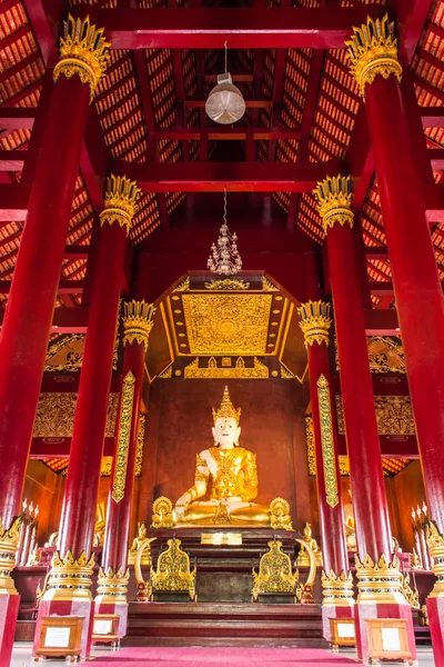 Estátua de Phra maha jakkraphat em Ubosot Wat Raja Mon Thian — Fotografia de Stock