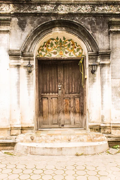 Temple de style Shan vieille porte à Wat Papoa, Chiangmai Thaïlande — Photo