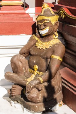 Uyuyan dev heykeli