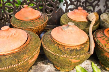 toprak kap içme suyu üzerinde yaşam, lanna tarzı Tay tarzı