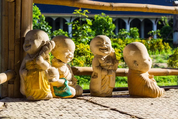 Tayland'da kullanılan bez bebek kil keşiş — Stok fotoğraf