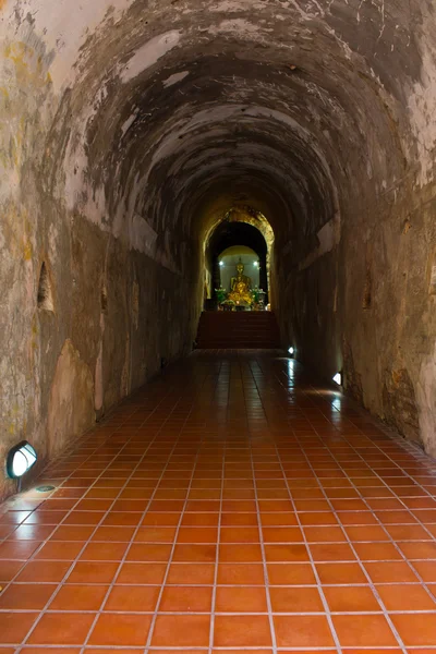 Tunnel in Wat Umong — Stock Photo, Image