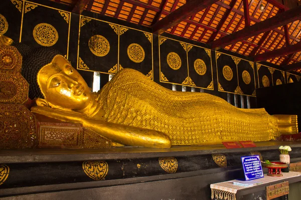Budha-Statue in wat chedi Lunge — Stockfoto