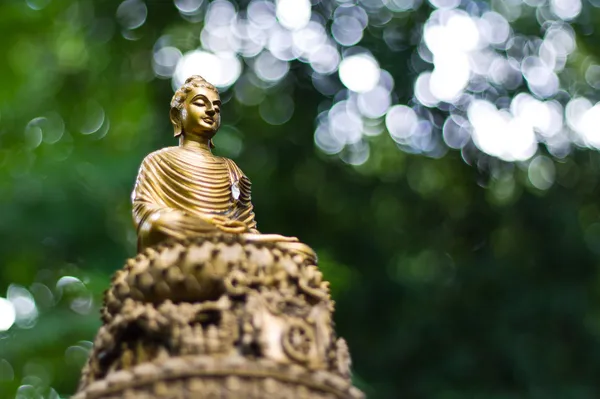 Posąg Buddy w wat umong — Zdjęcie stockowe