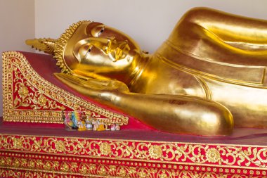 Budha heykelini wat phra içinde bu hariphunchai