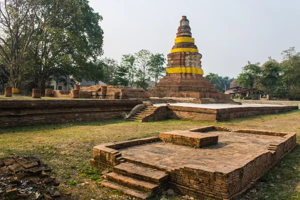 Oude chedi in wiang kum kam, oude stad — Stockfoto