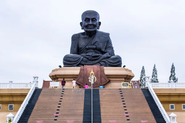 Zegen luang pu thuat standbeeld — Stockfoto