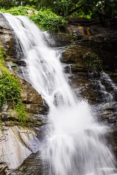 Tad Mork Vandfald i Maerim, Chiangmai Thailand - Stock-foto