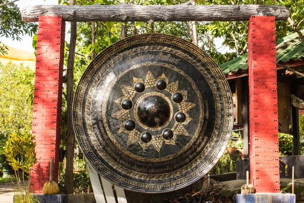 Grote gong in wat mokkanlan, chomthong chiangmai thailand — Stockfoto