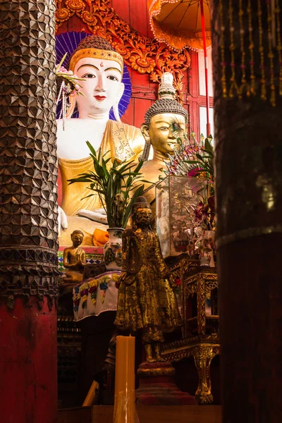 Estátua de Buda estilo Shan, Wat Papoa Chiangmai Tailândia — Fotografia de Stock