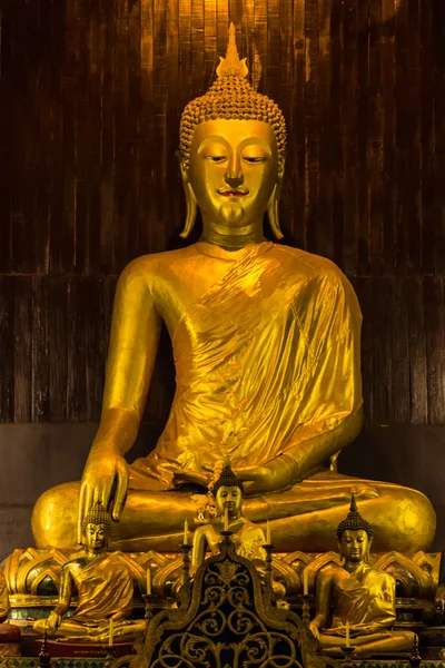 Buda heykeli pan tao tapınağında bulunan chiang mai, Tayland