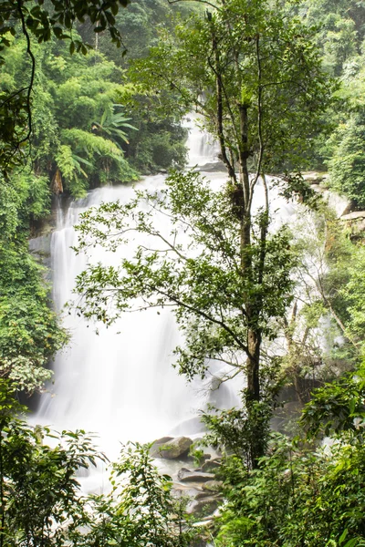 Sirithan waterfall in Doi Inthanon , Chomthong chaingmai Thaland — Stock Photo, Image