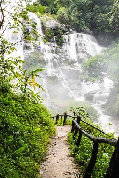 Cachoeiras de Wachirathan, Inthanon Chiangmai Tailândia — Fotografia de Stock