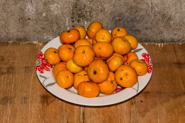 Stillleben - Orangen im Teller — Stockfoto