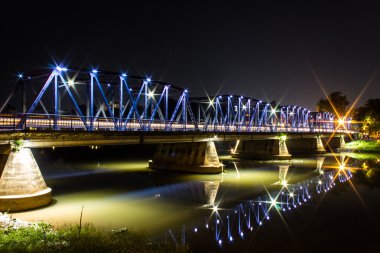 demir köprü gece-chiangmai, Tayland