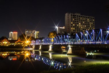 demir köprü gece-chiangmai, Tayland