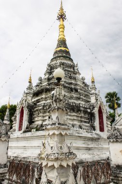 thai templomban pasang Lamphun fehér pagoda