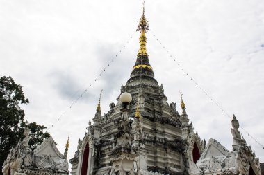 thai templomban pasang Lamphun fehér pagoda
