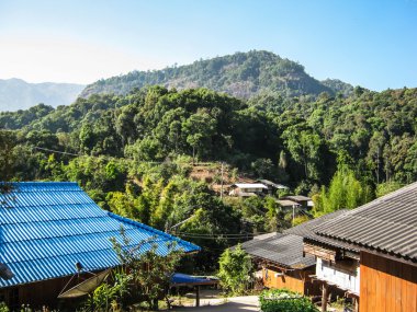 dağlar, köyde Karen doi Inthanon chiangmai mon pha yasağı