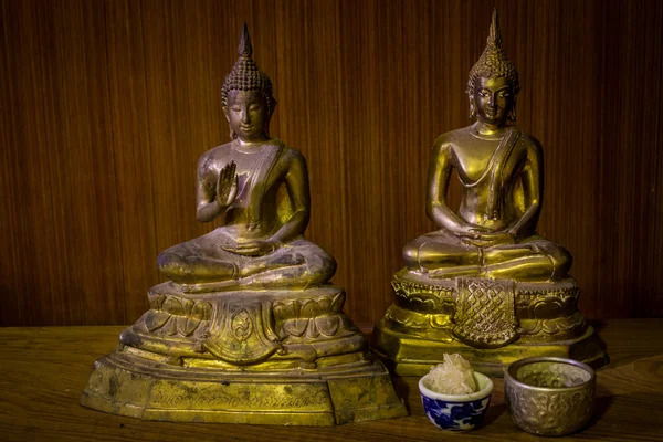 Натюрморт со статуей Будды — стоковое фото