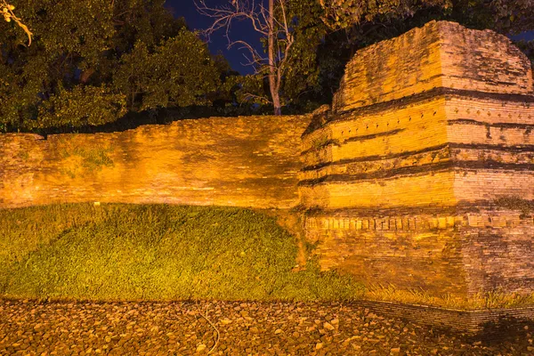 Night Of Chiangmai moat and ancient wall ,Thailand — Stock Photo, Image