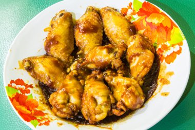 sıcak tavuk kanadı