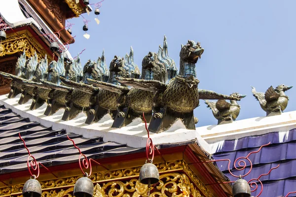 Zwaan gable apex in Thaise tempel — Stockfoto