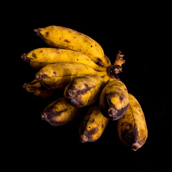 Тайский банан на черном фоне — стоковое фото