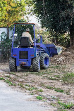 Traktör çalışıyor