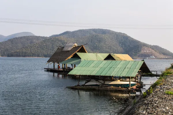 Barka w mae ngad dam, chiangmai Tajlandia — Zdjęcie stockowe