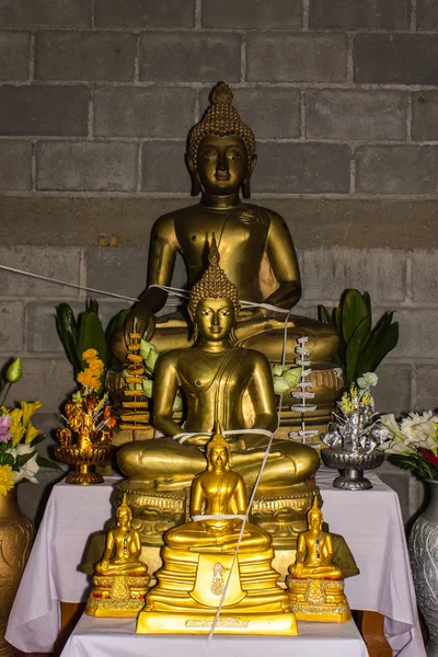 Estatua de buda dorada — Foto de Stock