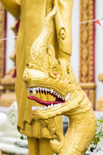 Zlatá socha Naga — Stock fotografie