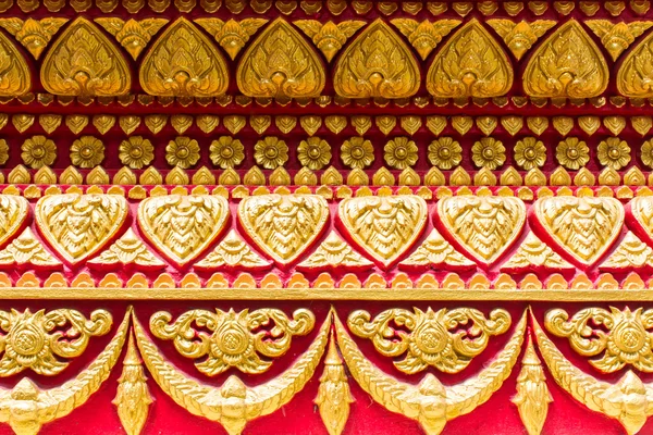 Tegel kunst aan de muur van de tempel, Thaise stijl — Stockfoto