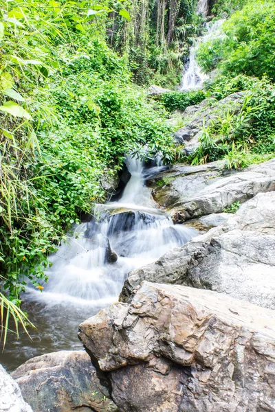 Cachoeira de Huay Kaew em Chiangmai, Tailândia — Fotografia de Stock